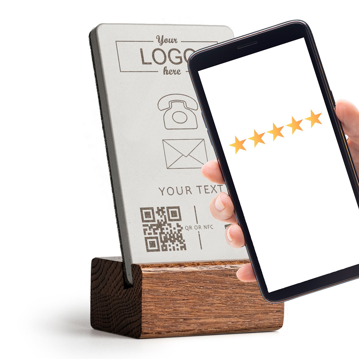 Ihr Smartphone an den brique NFC Aufsteller halten und unmittelbar öffnet sich Ihre digitale Visitenkarte. Mit Holzfuß aus dunkler Eiche. Mit Logo personalisierbar.