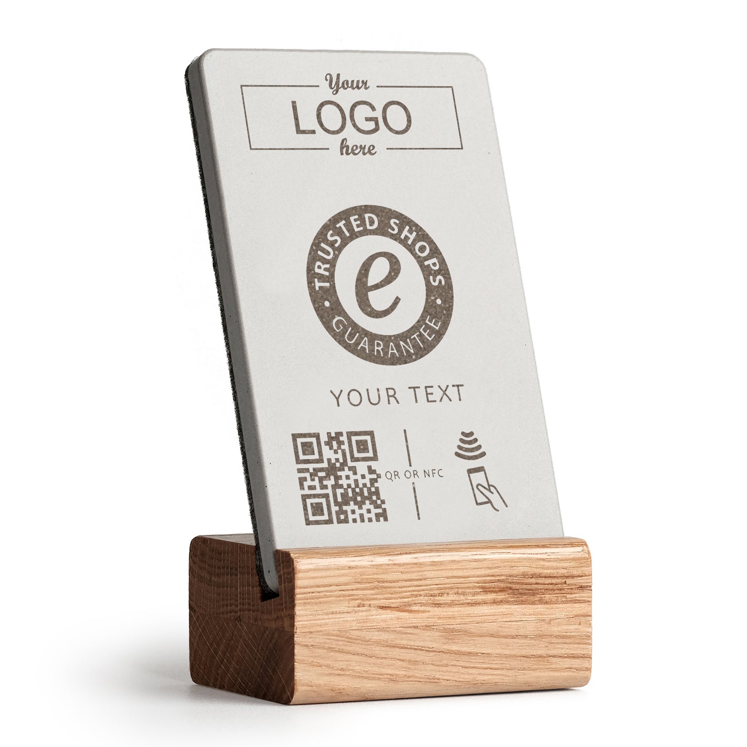 brique NFC Aufsteller mit QR Code Trusted Shops mit Holzfuß aus heller Eiche. Personalisierbar mit Ihrem Logo.