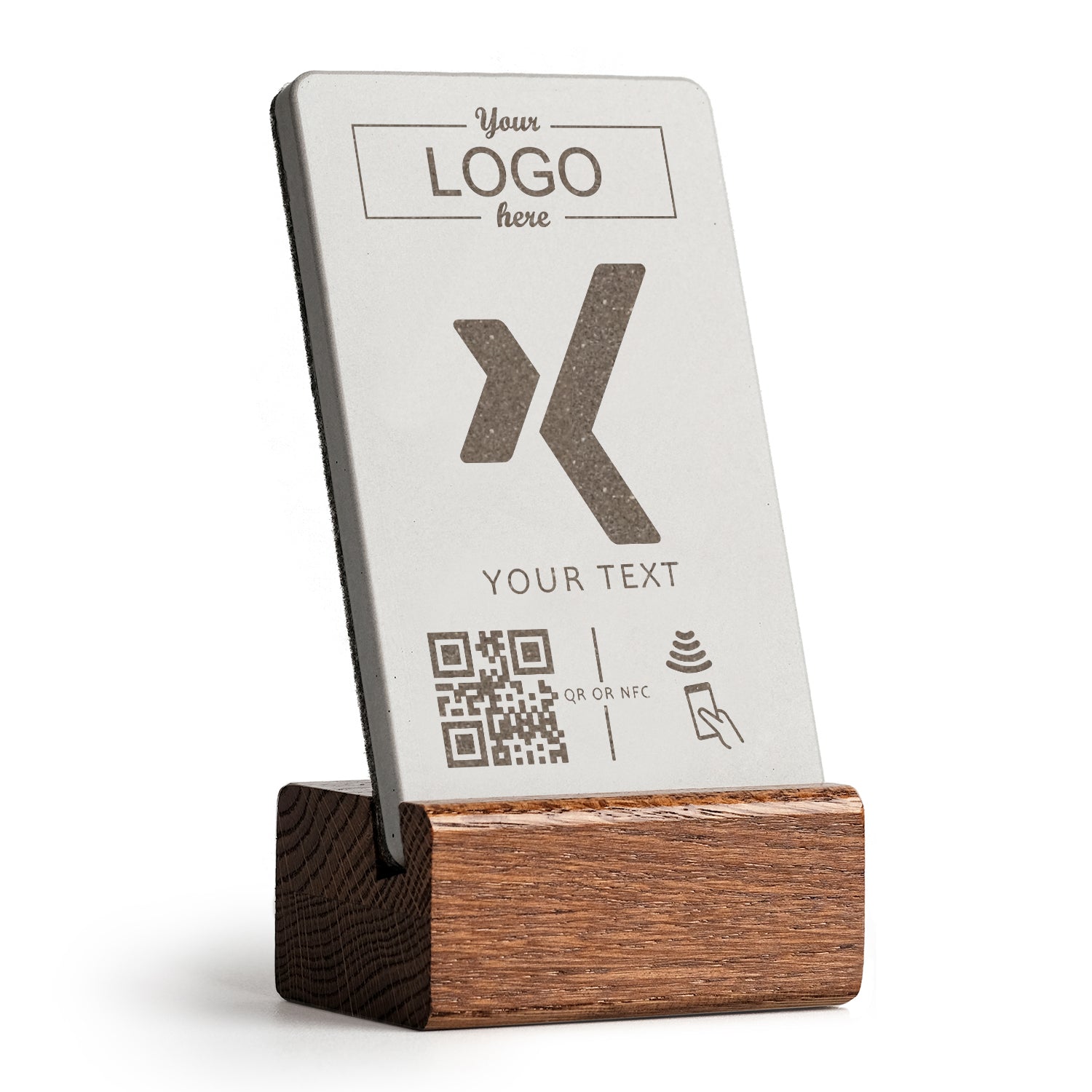 brique NFC Aufsteller mit QR Code Xing mit Holzfuß aus dunkler Eiche. Personalisierbar mit Ihrem Logo.