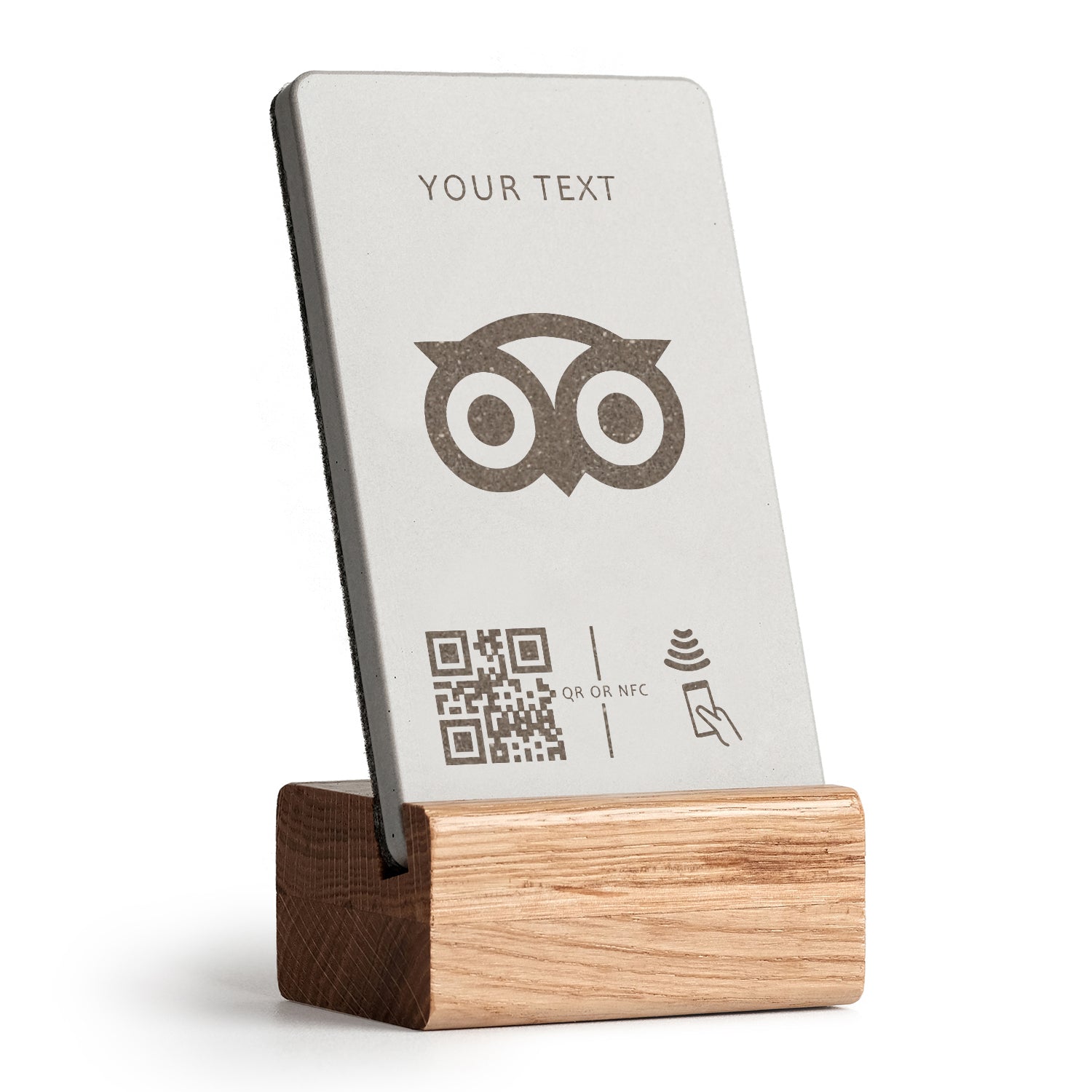 brique NFC Aufsteller mit QR Code Tripadvisor mit Holzfuß aus heller Eiche.