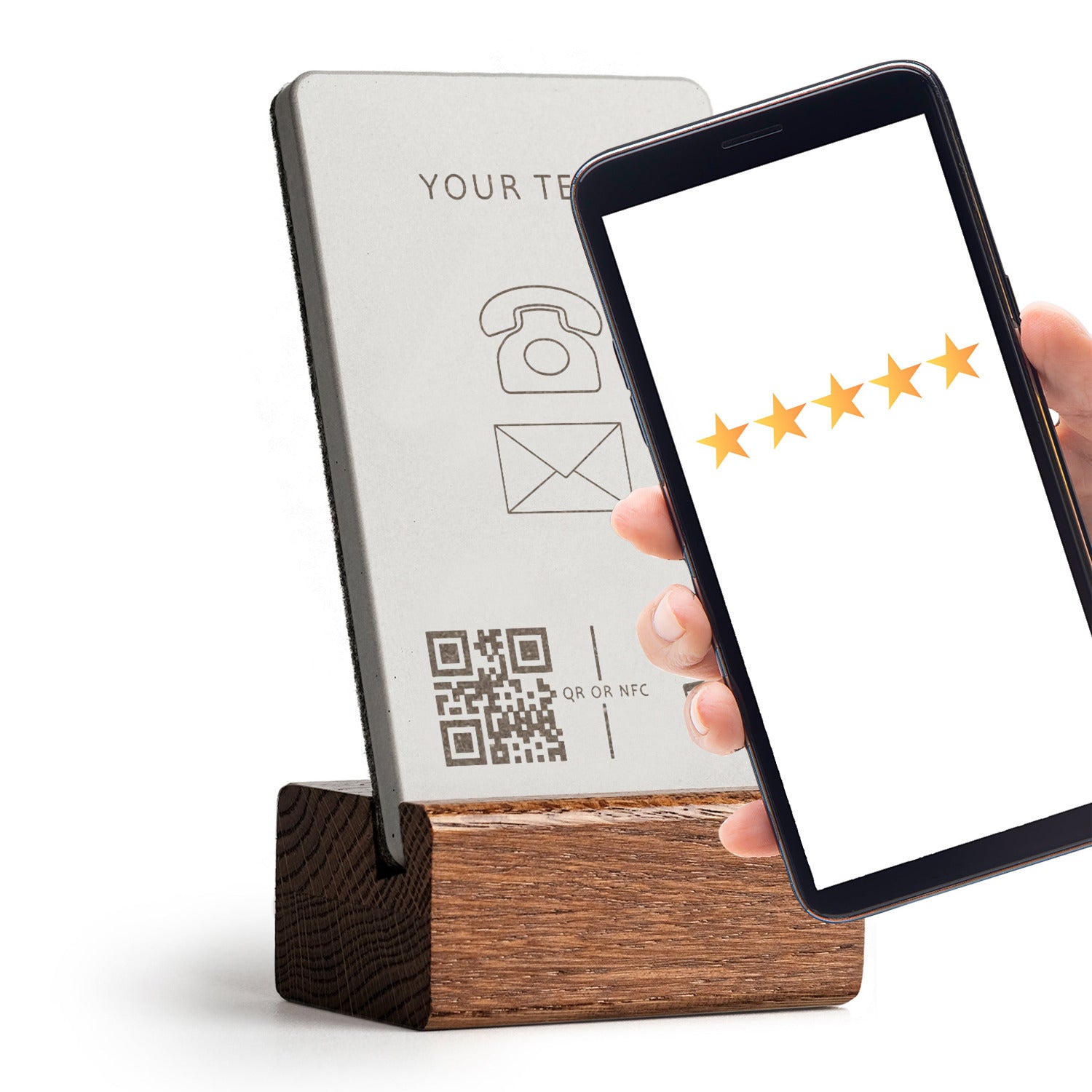 Ihr Smartphone an den brique NFC Aufsteller halten und unmittelbar öffnet sich Ihre digitale Visitenkarte. Mit Holzfuß aus dunkler Eiche.