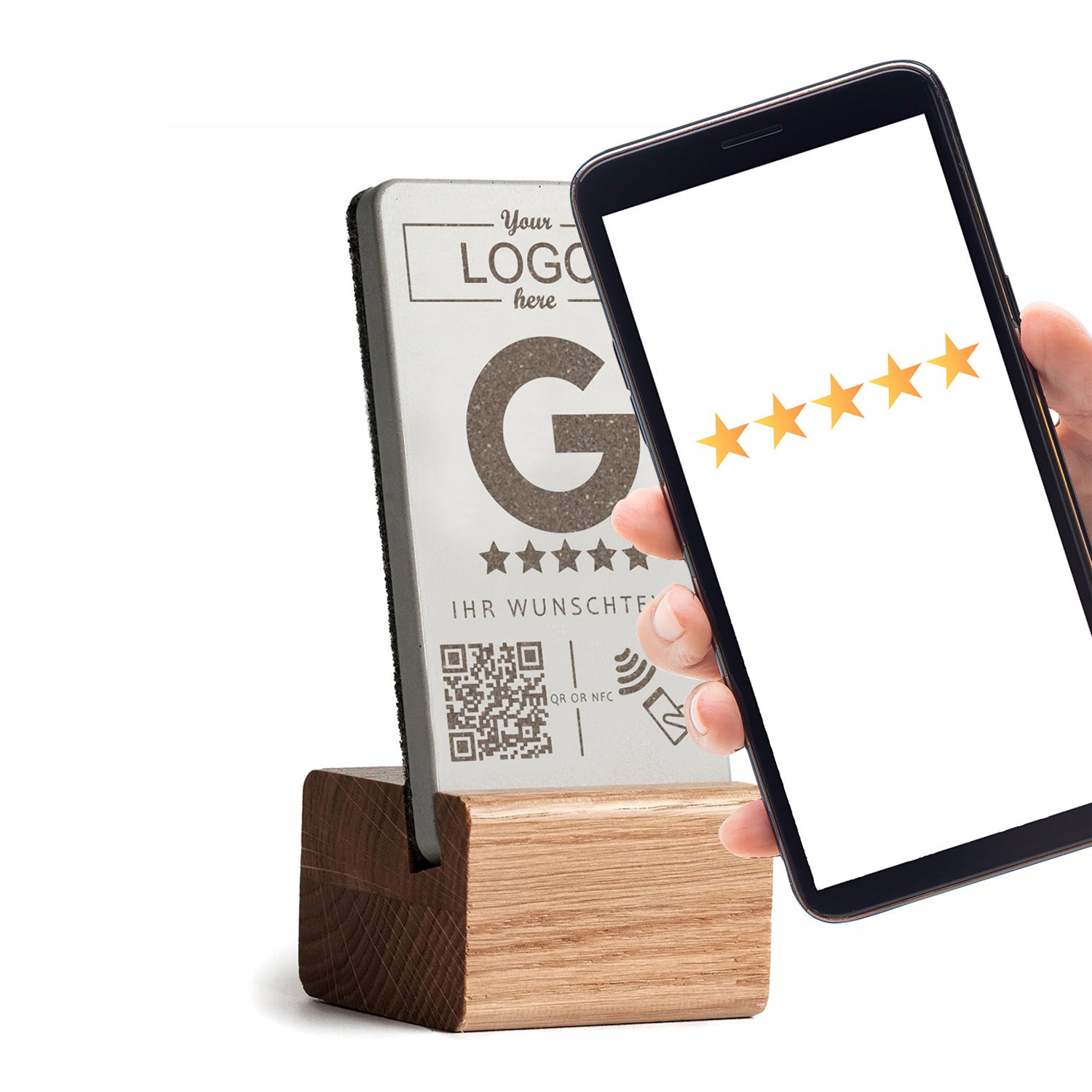 Der Google NFC Bewertung Aufsteller mit hellem Eichensockel leitet direkt zu Ihrer Google Review Page.