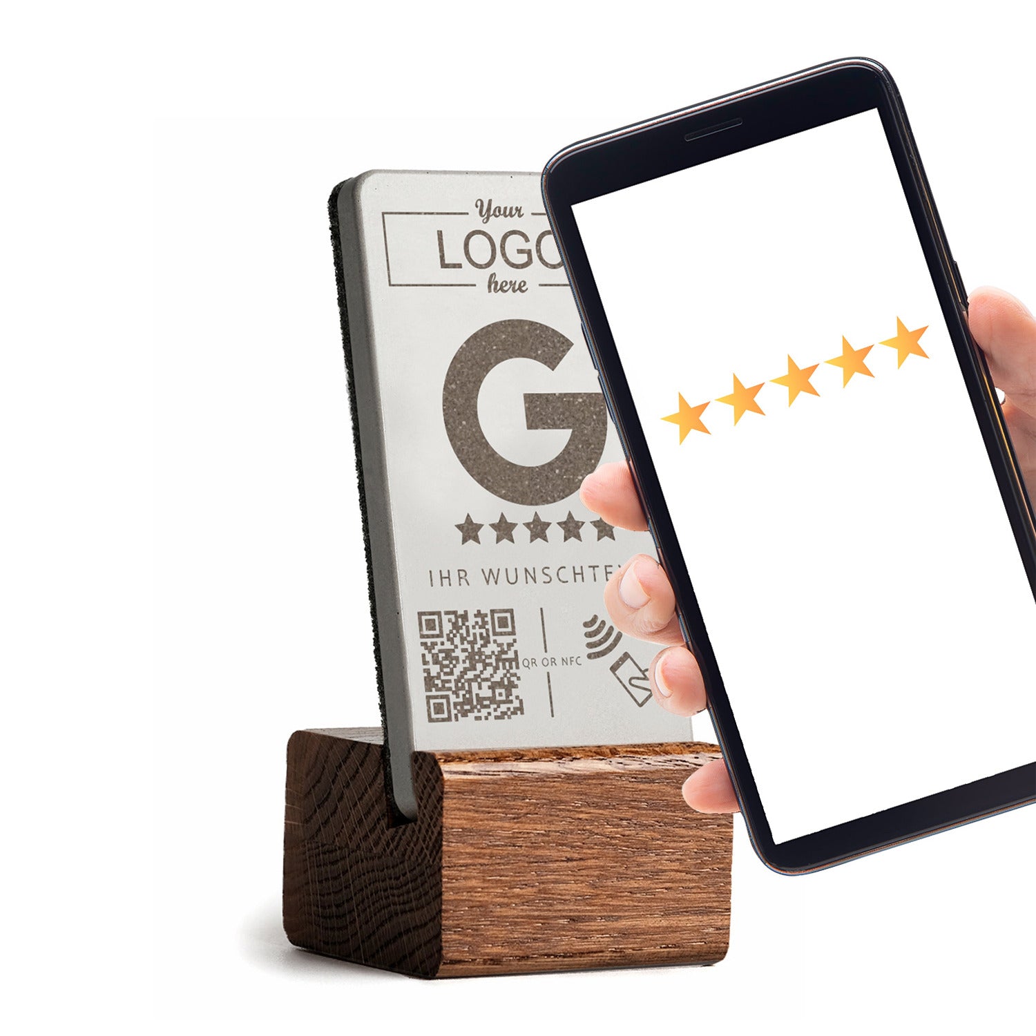 Der Google NFC Bewertung Aufsteller mit dunklem Holzfuß leitet direkt zu der Google Review Page.