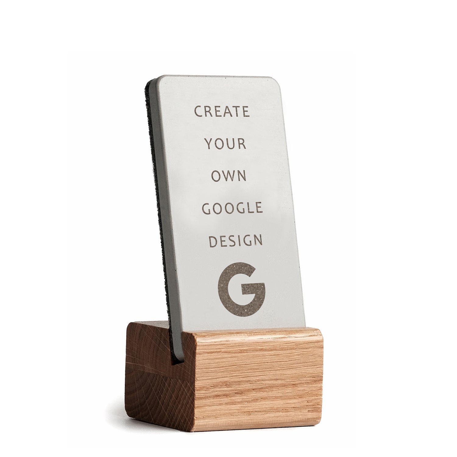 Der Google NFC Bewertung Aufsteller mit hellem Eichensockel ist 100 % nach Ihren Wünschen individualisierbar.