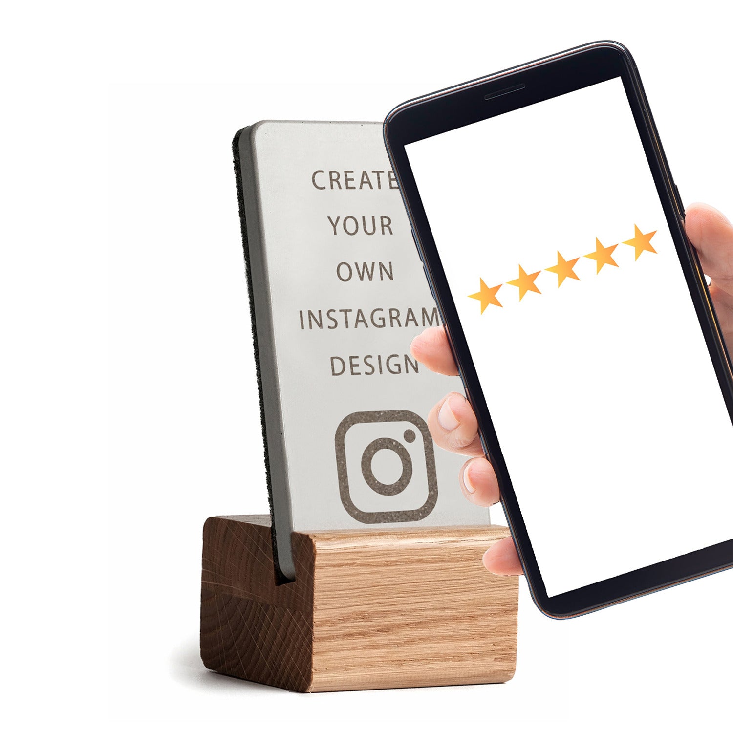 Ganz leicht Instagram Follower sammeln: Handy an den brique NFC Aufsteller halten und mit dem Instagram Account verbinden. 100 % individualisierbar.