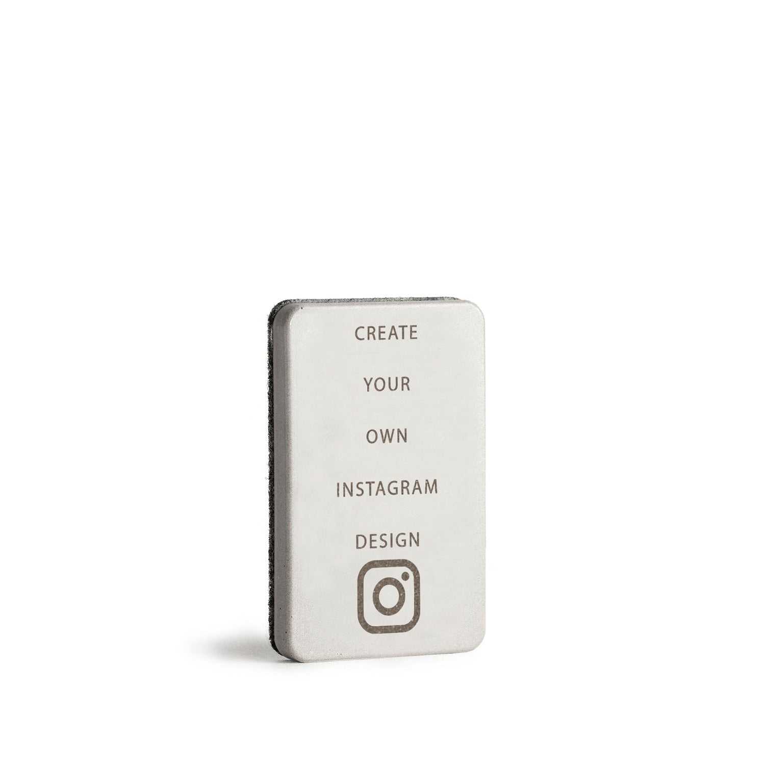 Der kleine Instagram NFC Aufsteller von brique. 100 % individualisierbar.